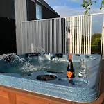 Summer House-nowoczesne Z Jacuzzi I Ladowarka Do Samochodu Wrzosowo (Kamien)