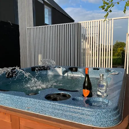 Summer House-nowoczesne Z Jacuzzi I Ladowarka Do Samochodu Wrzosowo (Kamien)