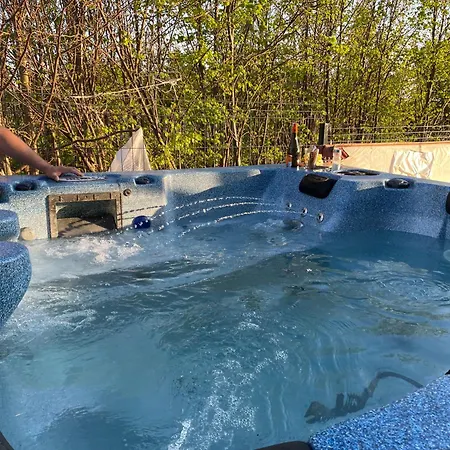 Summer House-nowoczesne Z Jacuzzi I Ladowarka Do Samochodu Nyaraló *