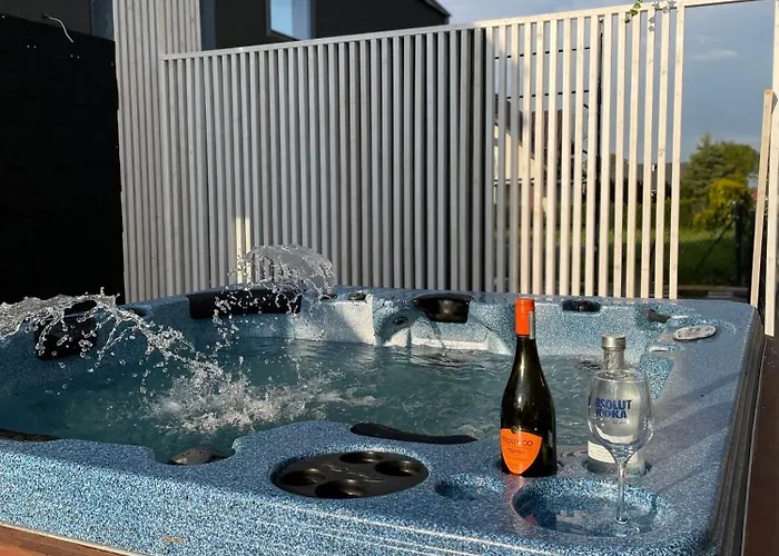 Summer House-nowoczesne Z Jacuzzi I Ladowarka Do Samochodu Wrzosowo (Kamien)